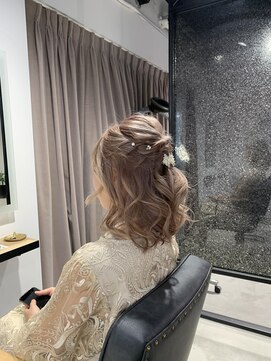 アリーズ シブヤ(ALLYS shibuya) ハイトーンハーフアップアレンジ