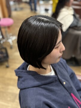 クネア(kunea) 切りっぱなしボブ／ストレートパーマ