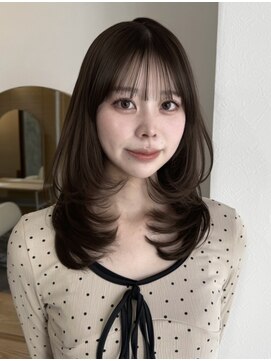 ムージー(moug) ミディアムレイヤー × 赤み消しオリーブ