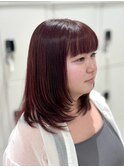 【レイヤーカット、ワンカラー】艶髪レッド×ミディアムレイヤー