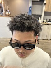 ロザ(ROZA) 仏陀パーマ×スキンフェード
