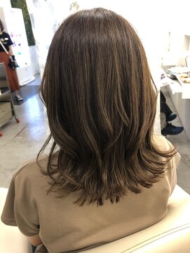 パシフィックダズールバトン(Pacific Dazzle baton) 外はねミディアム2