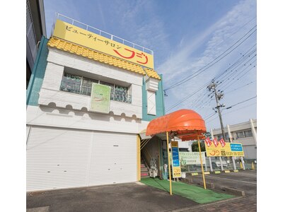 店舗の隣に駐車場を完備。名鉄本線[富士松駅]目の前です。