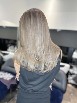 エリーツ 表参道(elyts) グレージュハイライト