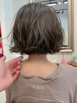 ロット 横浜(lot) ぱつっとボブ/ショートボブ/髪質改善[横浜駅]