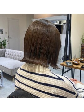 サンクチュアリー ウィズ コネクト(Sanctuary with connect) オリーブベージュ×切りっぱなしボブ