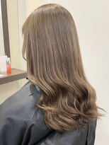 ヘアーアンドメイク ビス(HAIR&MAKE bis)&nbsp;ブリーチなしでできる柔らかベージュカラー【立川/加藤沙久楽】
