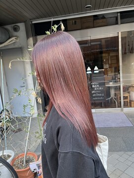 キニ(KINI) 透明感カラー　ワインピンク　艶髪ストレートスタイル
