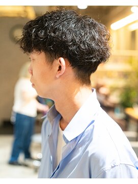 カフ(CAF) CAF河内 波巻きパーマ メンズカット 20代30代 大阪心斎橋