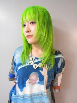 コードプラスリム(CODE+LIM) ハイトーン/ネオングリーン/レイヤーカット/シャギーカット