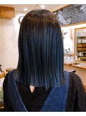 ダブルカラー　ディープブルー　切りっぱなしボブ