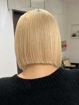 ヴィア 京都烏丸(Via)&nbsp;ボブ 切りっぱなしボブ ホワイトブロンド ケアブリーチ 髪質改善