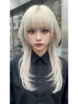 アフューズバイストゥー(Vfuse by StueW) ホワイトシルバー×ハッシュカット3/ブリーチ/ケアブリーチ/韓国