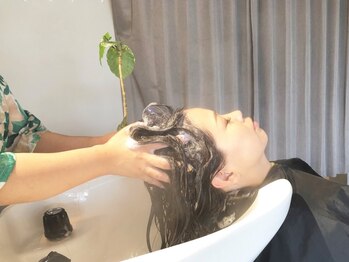 フロー(FRO.)の写真/スパニスト検定取得者の技術でお悩み改善！居心地抜群の〈FRO.〉で癒されながら髪もキレイに♪