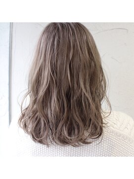 デコヘアーフラッペ(DECO HAIR frappe) ダブルカラーで柔らかベージュ