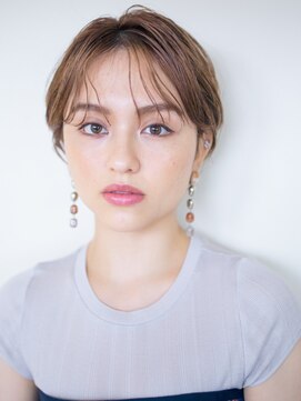 ピズム(PISM) センターパート×耳かけハンサムショート/フォギーベージュ