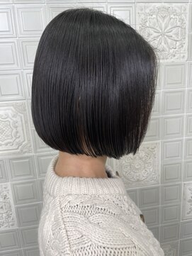 ヘンリエッタ 自由ヶ丘(Henrietta) ブルーブラックボブ