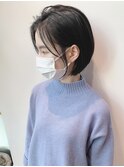 大人かわいい黒髪ショートボブセンターパートハンサムショート