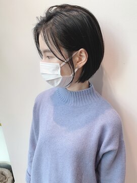 ステア ケース(stair case) 大人かわいい黒髪ショートボブセンターパートハンサムショート