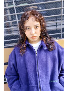 スリーアン(THREE ann.) スパイラルパーマ、ポイントカラー