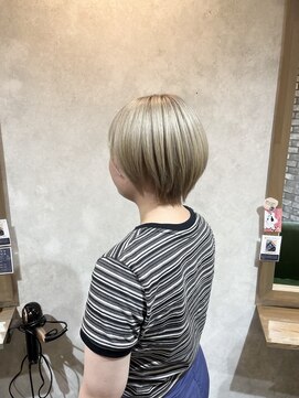 ヘアスペースブルーム エボリューション 庄内店(HAIR SPACE BLOOM evolution) 【庄内／ショートヘア】白髪ぼかしハイライトも人気♪