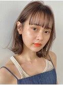 顔周りレイヤーカットくびれヘアミルクティーベージュカラー