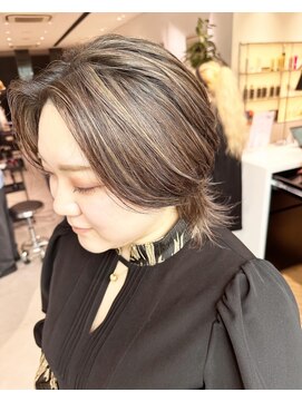 ステア ケース(stair case) ちらほら白髪さん　ハイライトで垢抜け　ショートウルフ