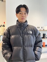 アイズ 海老名(AIZU)&nbsp;ショートセンターパート 前上がり カルマ 韓国 メンズカット