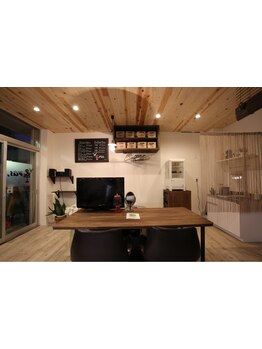 お仕事帰りの方やお買い物帰りの方も通える！忙しい方に嬉しい、アットホームな雰囲気のサロン♪