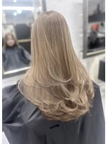 リア(riah) ダブルカラーミルクティーベージュレイヤーカット韓国ヘア