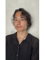 ウム(UMM)&nbsp;パーマ風ミディアムウルフ