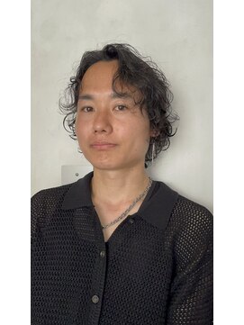 ウム(UMM) パーマ風ミディアムウルフ