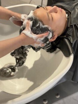 隠れ家的なリラックス出来るサロン◇美髪を保つには定期的にケアが必要！マッサージで血行を促進します◎