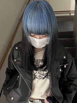 イェッカ パビル(YECCA pabil) 水色とブラックのデザイン