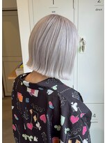 キッカ(kicca)&nbsp;【kicca】ホワイトシルバー × ミニボブ