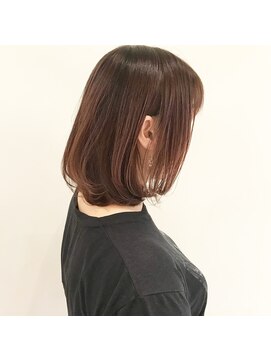 デフィー(DEFY) ピンクベージュのボブスタイル