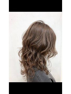 オーリーヘアー(Olliy hair) ラベンダーグレージュカラーオリーブベージュセミロング/透明感