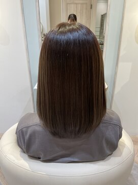 アンド ラ ブランシュ(&.La Blanche) カーキグレージュ/マッシュショート/フェザーバング/大宮/カラー