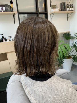 クレイドル(cradle) 毛先が揺れる外ハネエアリーボブ