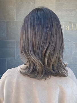 メゾン アヴァロ(Maison Avallo) グラデーションデザインのグレイベージュカラー