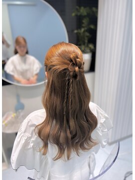 ワンス バイ エメ(ONCE by am'e) カチモリハーフアップ