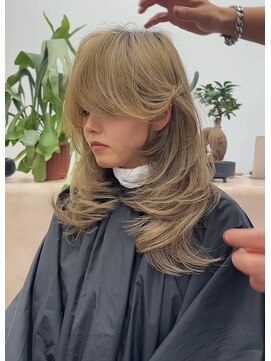 ヌエン 渋谷(NU/EN) 外国人風レイヤーカットで作るバタフライレイヤー