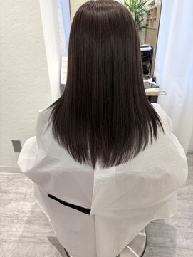 ウイ バイ ファースト 北四番丁店(u'i by first) マットベージュセミロング　ラウンドスタイル