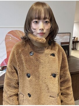 ヘアーアイストゥーレ(HAIR ICI TRE) ミディアムレイヤーブリーチなしダブルカラーミルクティーカラー