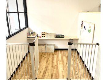 リットヘアープラス 方南町店(litto hair+)の写真/お子様同伴OK！ママもパパもキレイに☆プライベート空間でゆったり施術◎