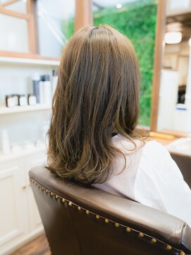 ヘアデザイン ステラ(hair design sTella) ☆ミディアムロングヘアにスプライトベージュカラー☆