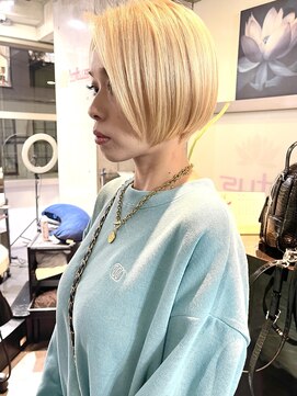 ロータス(Lotus) 外国人風ハイトーン前下がりボブ担当カタダジュンペイ【堀江】