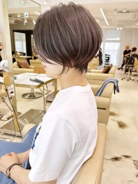 アンド ストーリーズ(&STORIES) 大人可愛い前髪ありのひし形マッシュショートパーマ20代30代