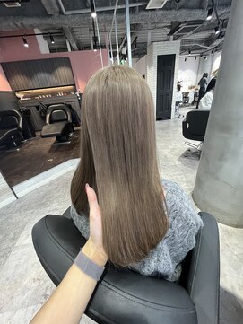 リーオオサカ(Lee Osaka) ベージュカラー×東芽生