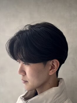 エレベート(Elevate)の写真/【センターパートと相性◎】ストレート過ぎない自然な毛流れの縮毛矯正が好評☆クセで諦めていた髪が叶う♪